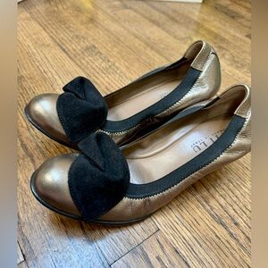Anyi Lu Sasso Metallic/Black Rose Flats
